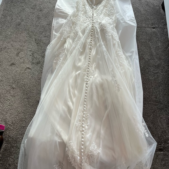 Madison Couture Wedding Dress - Picture 6 of 14